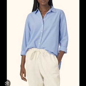 Gently used Xirena Beau Shirt; 1/4 inch hole near bottom